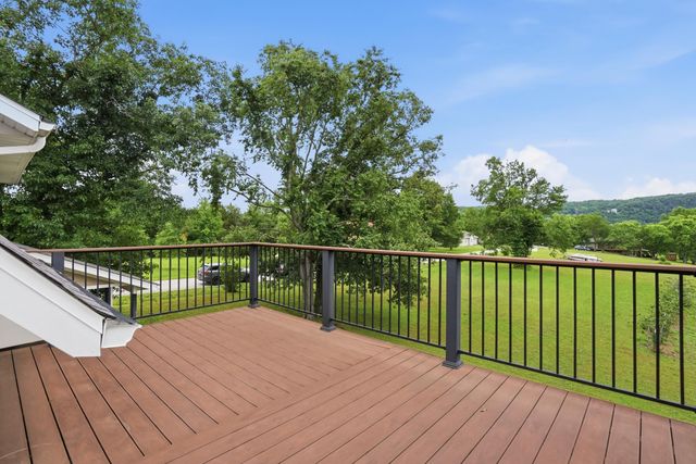 660 Hunt Club Circle, Galena, MO 65656