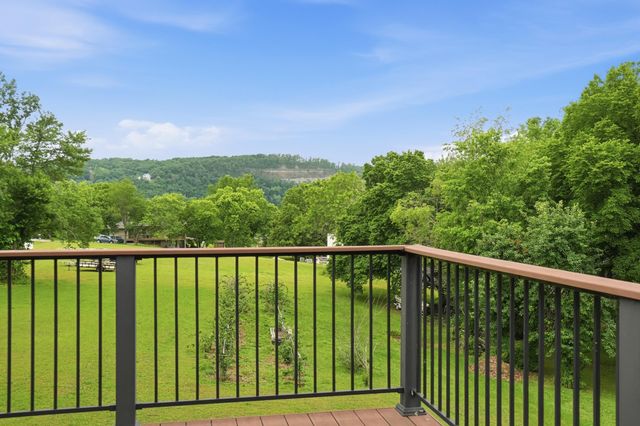 660 Hunt Club Circle, Galena, MO 65656