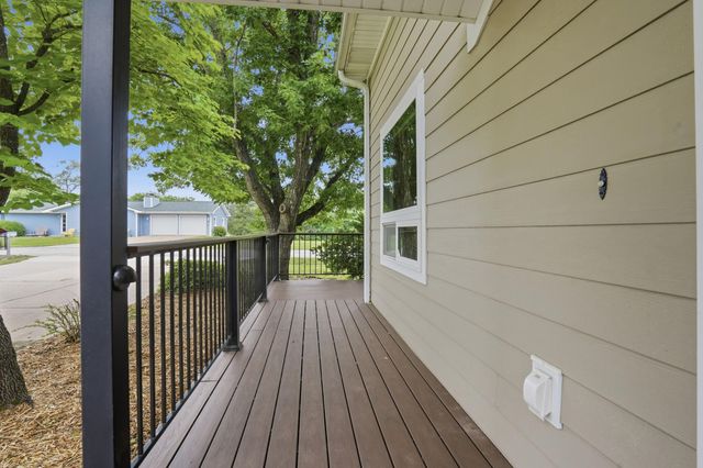 660 Hunt Club Circle, Galena, MO 65656