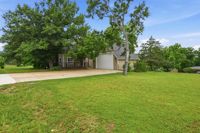 660 Hunt Club Circle, Galena, MO 65656