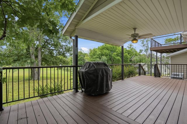 660 Hunt Club Circle, Galena, MO 65656