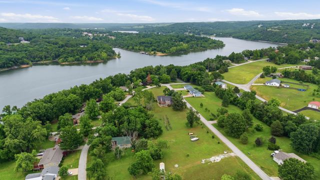 660 Hunt Club Circle, Galena, MO 65656