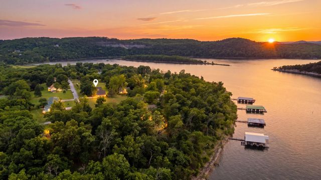 660 Hunt Club Circle, Galena, MO 65656