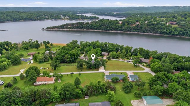 660 Hunt Club Circle, Galena, MO 65656