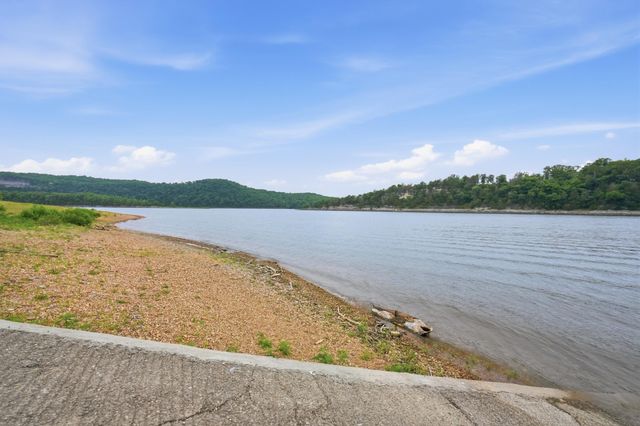 660 Hunt Club Circle, Galena, MO 65656