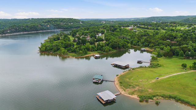 660 Hunt Club Circle, Galena, MO 65656