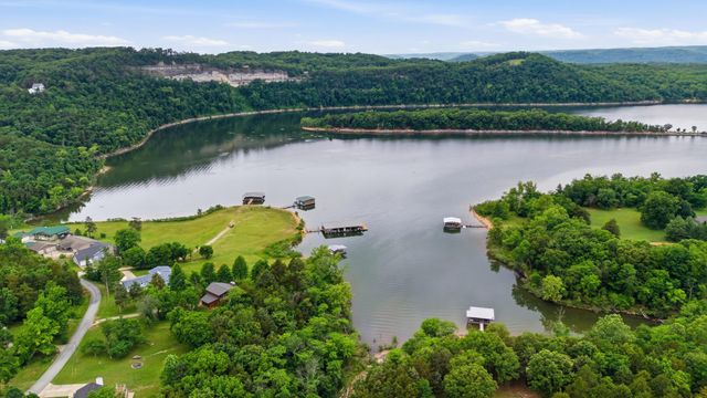 660 Hunt Club Circle, Galena, MO 65656