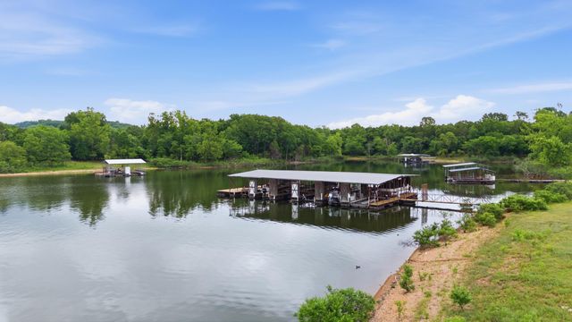 660 Hunt Club Circle, Galena, MO 65656