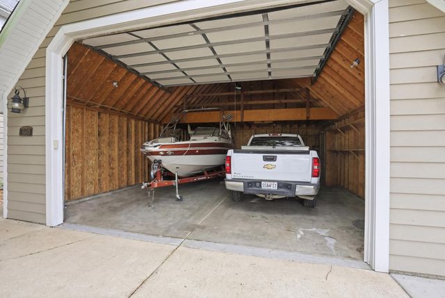 660 Hunt Club Circle, Galena, MO 65656