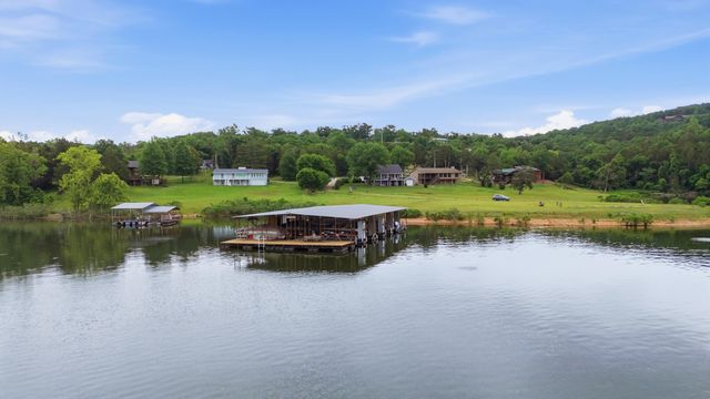 660 Hunt Club Circle, Galena, MO 65656