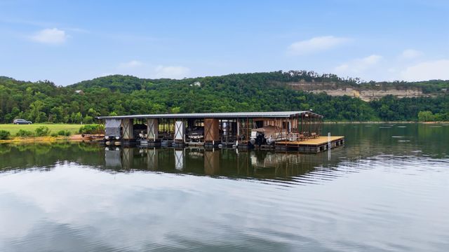 660 Hunt Club Circle, Galena, MO 65656