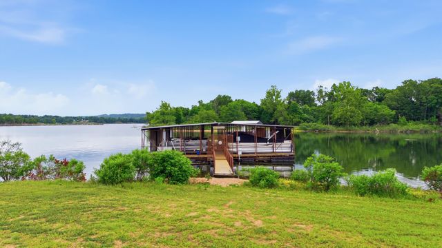 660 Hunt Club Circle, Galena, MO 65656