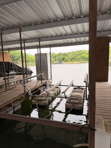 660 Hunt Club Circle, Galena, MO 65656