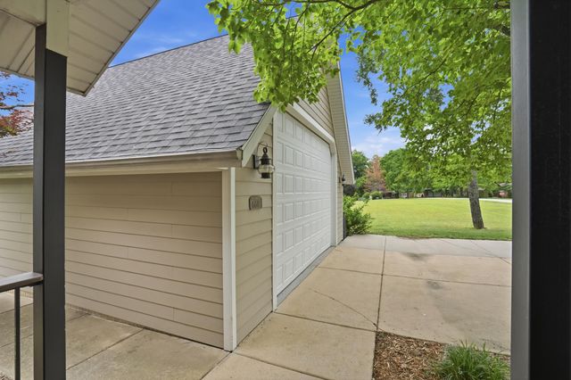 660 Hunt Club Circle, Galena, MO 65656