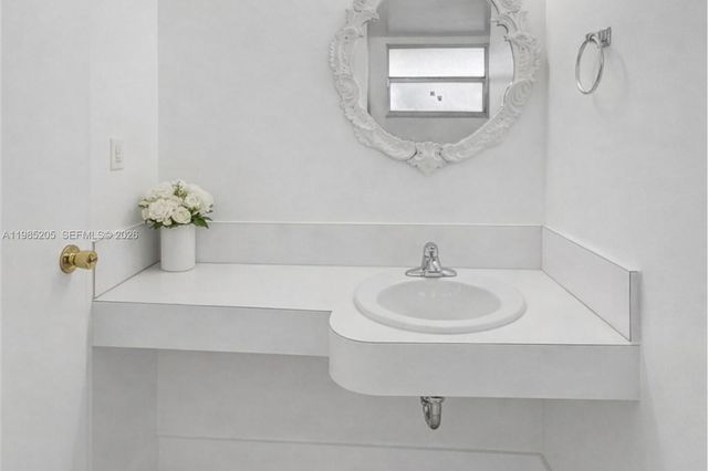 1750 NE 191st St 106-1, Miami, FL 33179