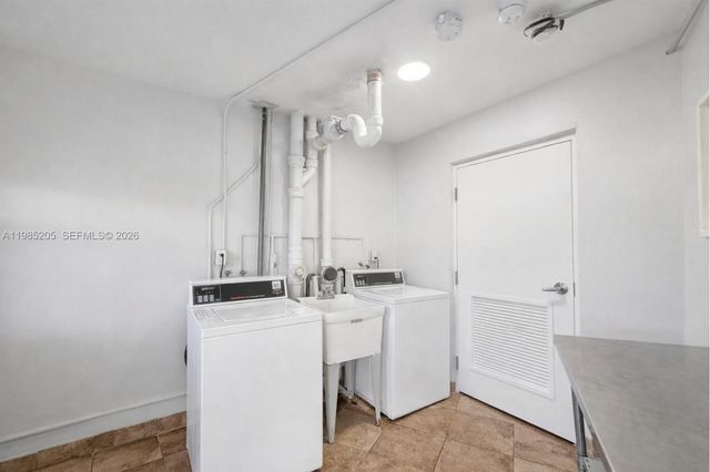 1750 NE 191st St 106-1, Miami, FL 33179