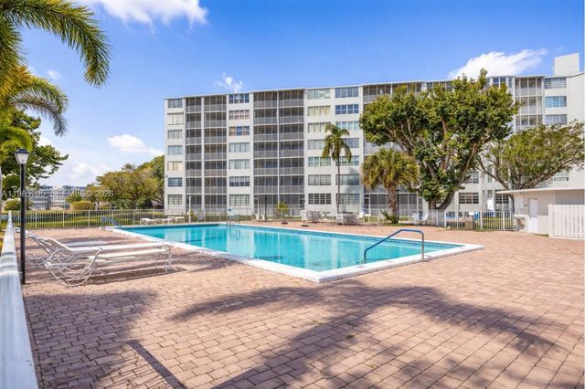 1750 NE 191st St 106-1, Miami, FL 33179