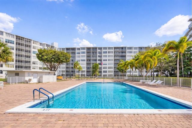 1750 NE 191st St 106-1, Miami, FL 33179