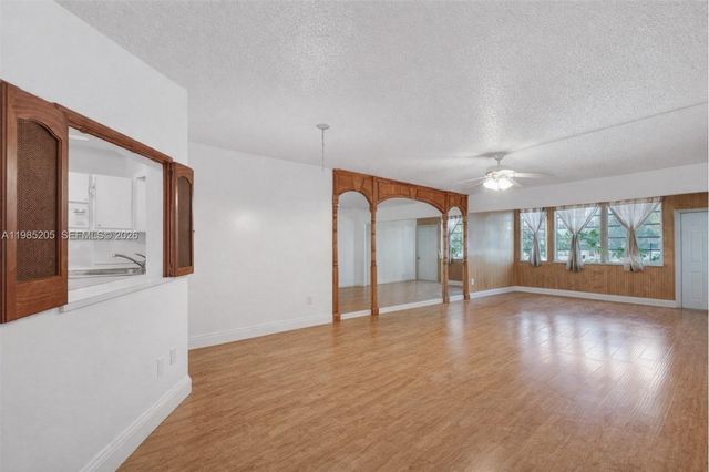 1750 NE 191st St 106-1, Miami, FL 33179