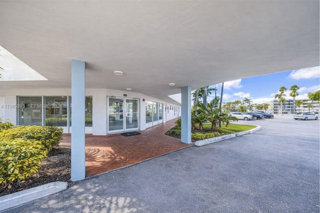 1750 NE 191st St 106-1, Miami, FL 33179