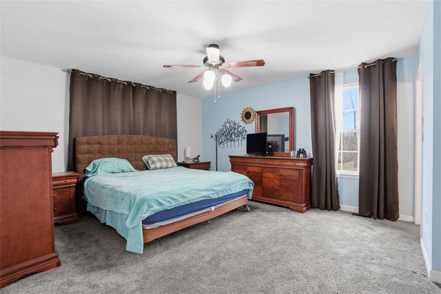 587 Kimble Dr, Shaler, PA 15116