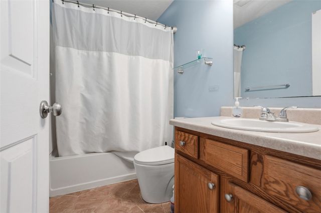 587 Kimble Dr, Shaler, PA 15116