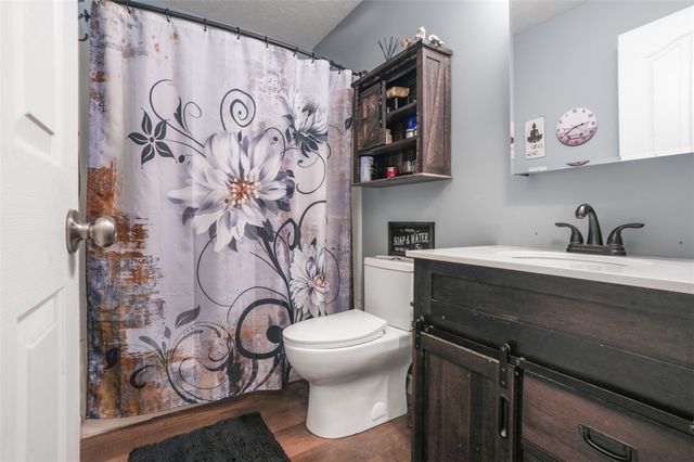 587 Kimble Dr, Shaler, PA 15116