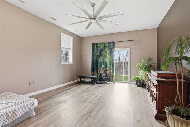 587 Kimble Dr, Shaler, PA 15116