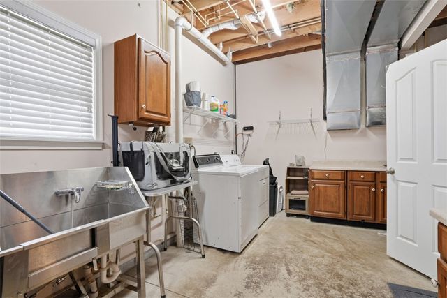 587 Kimble Dr, Shaler, PA 15116