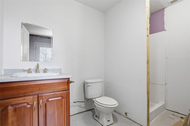 587 Kimble Dr, Shaler, PA 15116