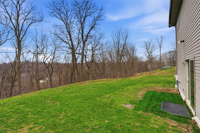 587 Kimble Dr, Shaler, PA 15116