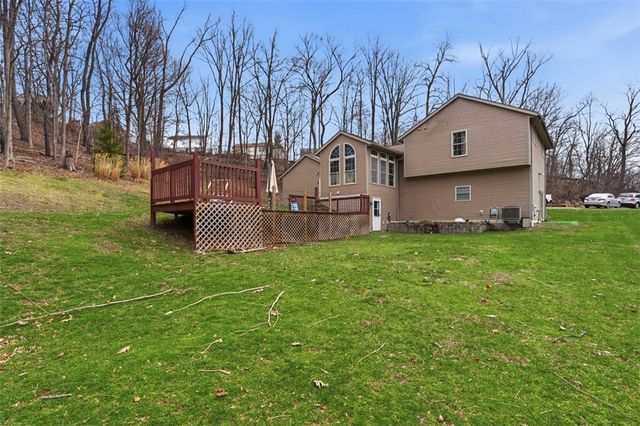 587 Kimble Dr, Shaler, PA 15116