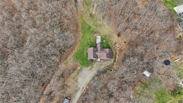 587 Kimble Dr, Shaler, PA 15116