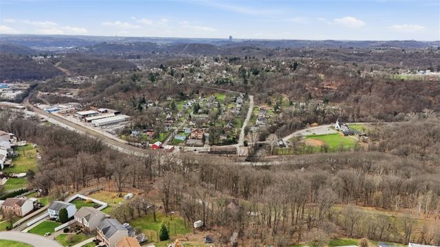 587 Kimble Dr, Shaler, PA 15116