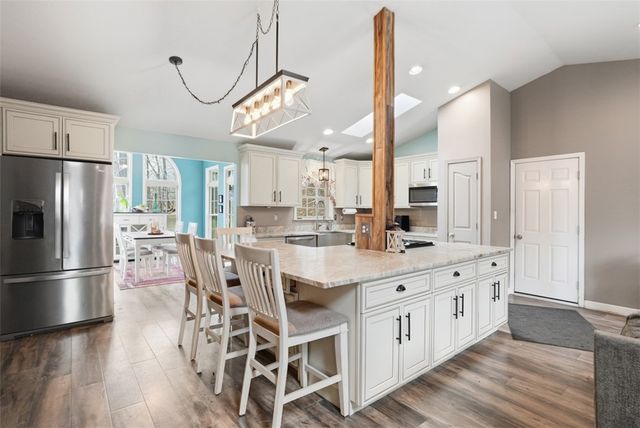 587 Kimble Dr, Shaler, PA 15116