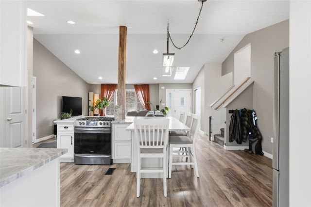 587 Kimble Dr, Shaler, PA 15116