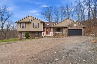 587 Kimble Dr, Shaler, PA 15116