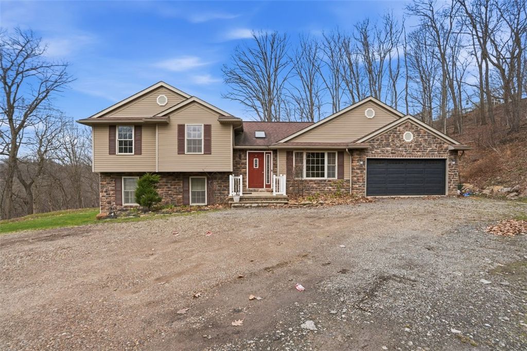 587 Kimble Dr, Shaler, PA 15116