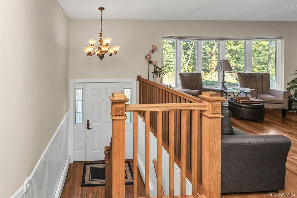 160 Overlook Drive, East Islip, NY 11730 — photo 4