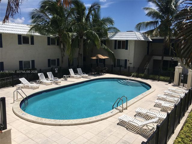 8609 SW 68th Ct 2, Pinecrest, FL 33143