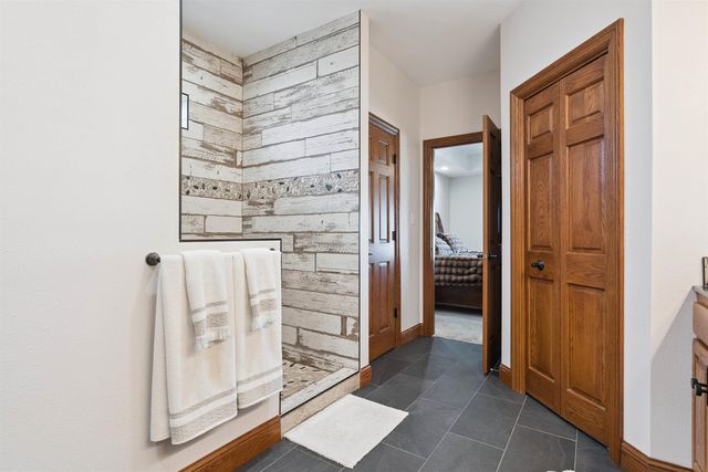 4818 W 4th Street, Waterloo, IA 50701