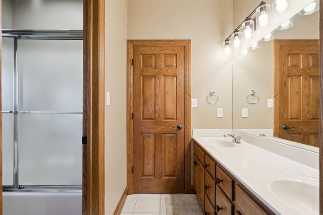 4818 W 4th Street, Waterloo, IA 50701