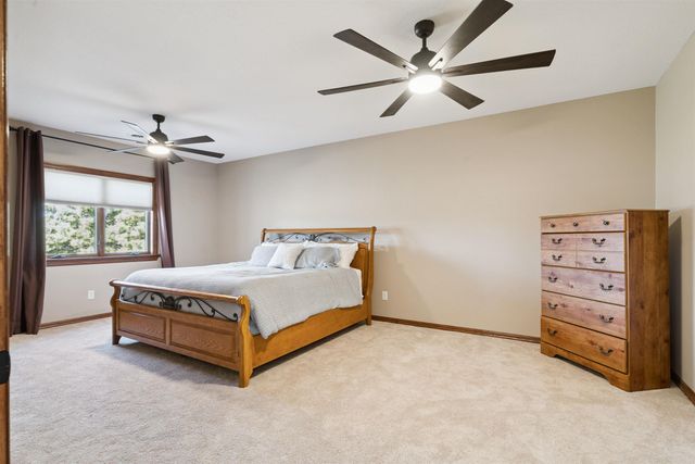 4818 W 4th Street, Waterloo, IA 50701