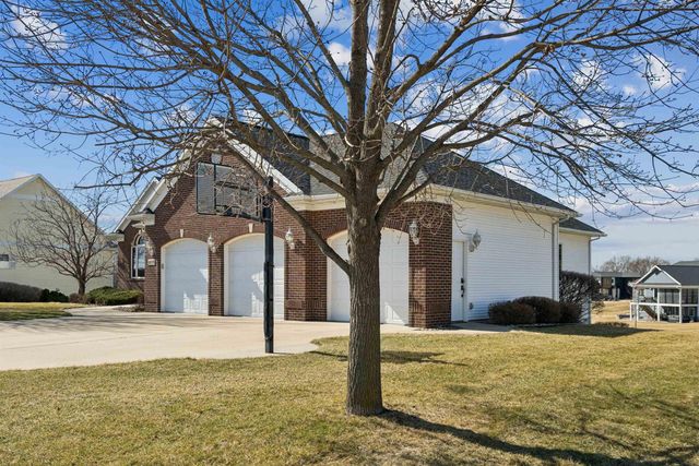 4818 W 4th Street, Waterloo, IA 50701
