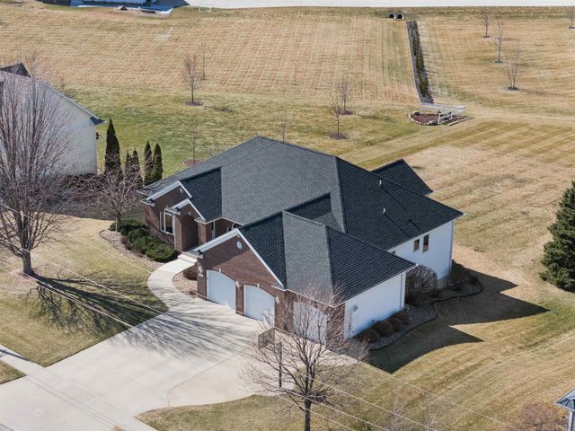 4818 W 4th Street, Waterloo, IA 50701
