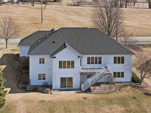 4818 W 4th Street, Waterloo, IA 50701