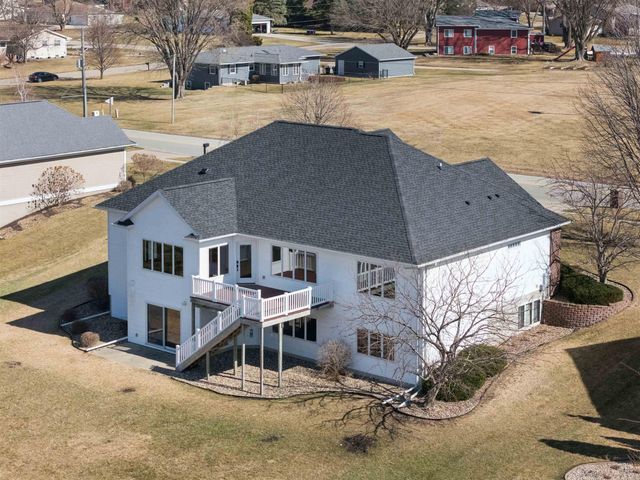 4818 W 4th Street, Waterloo, IA 50701