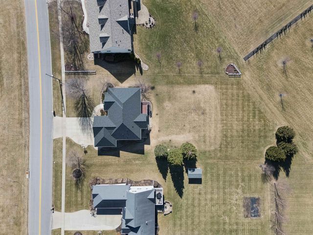 4818 W 4th Street, Waterloo, IA 50701