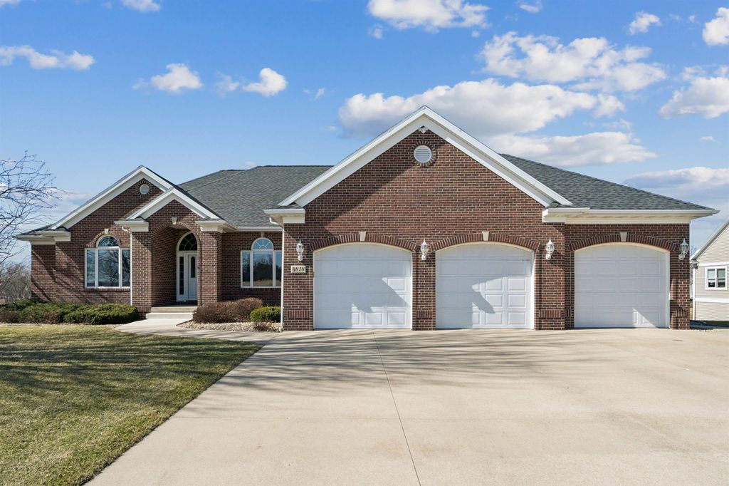 4818 W 4th Street, Waterloo, IA 50701