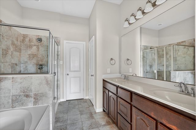 897 Shelby Lane, Lewisville, TX 75056